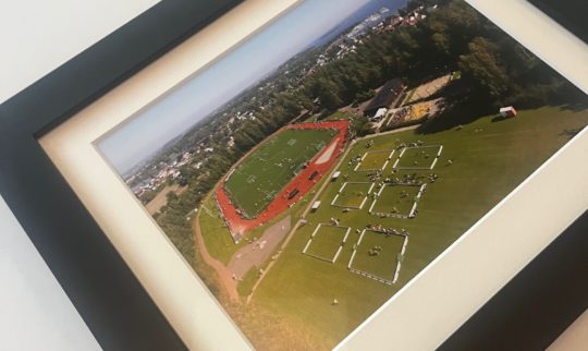 Bilde i ramme av fotballstadion