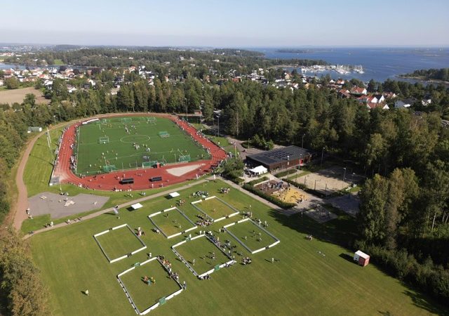 Dronebilde av fotballarena